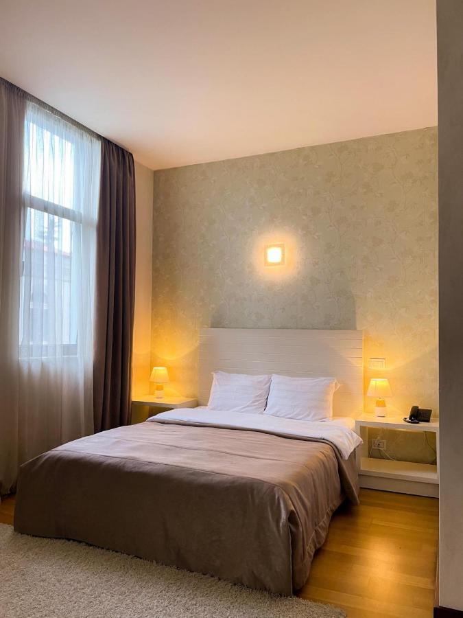 Monte Carlo 4*
